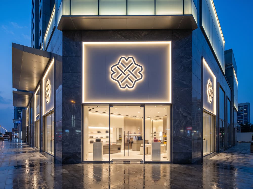 Illuminated shopfront fascia signage