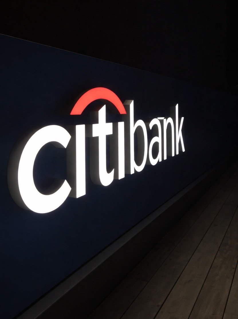 Citibank, Illuminated channel letters