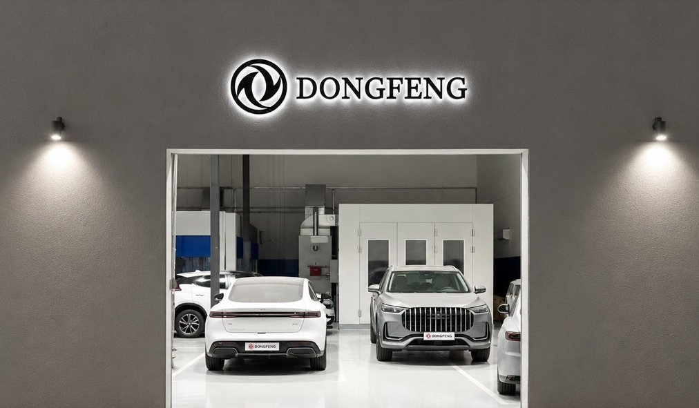 DONGFENG, Showroom interior branding